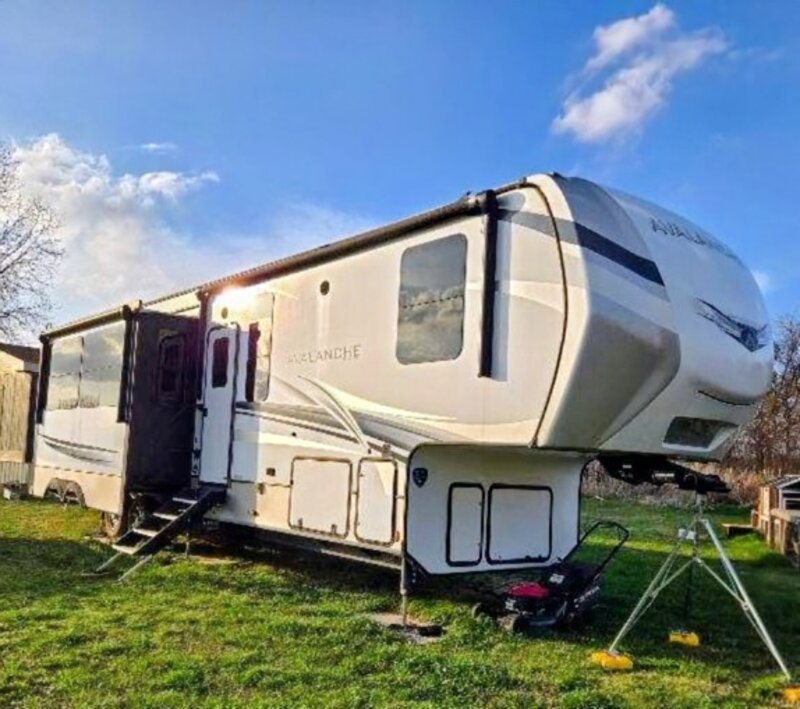 2022 Keystone Avalanche 390ds
