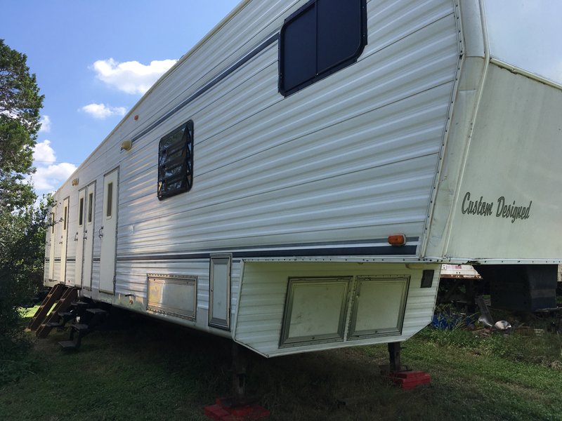 2002 Travel Units Bunkhouse custom, 5th Wheels RV For Sale By Owner in San Marcos, Texas RVT
