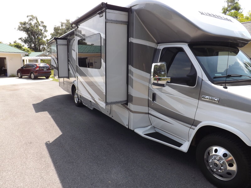 2017 Winnebago Cambria 30J