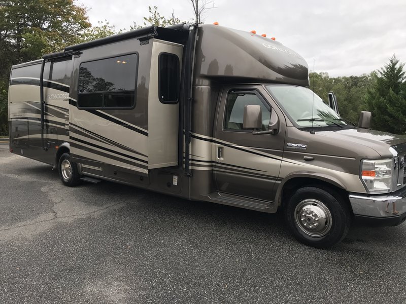 2010 Coachmen Concord 300ts, Class C RV For Sale By Owner in Boonville, North Carolina
