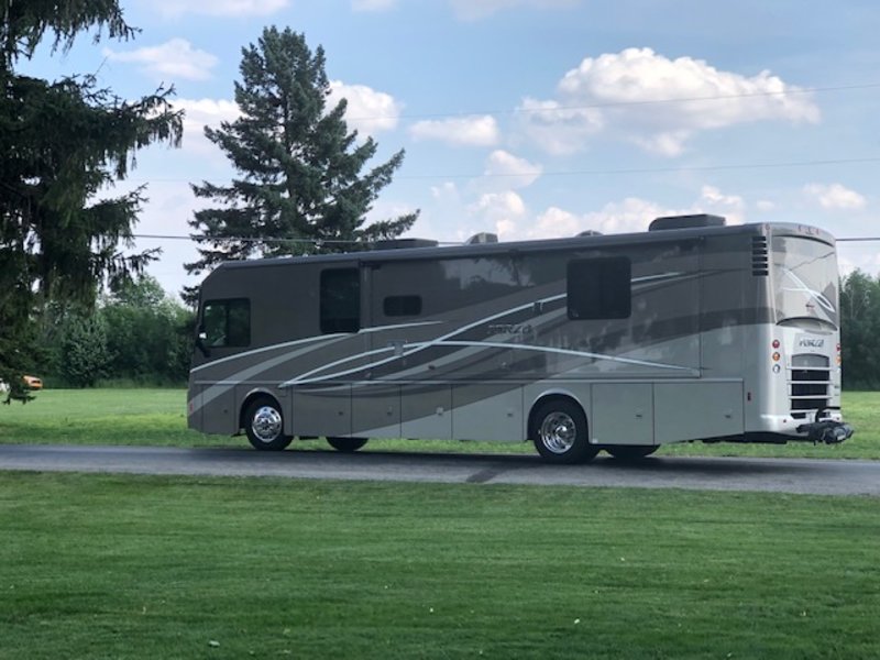 2017 Winnebago Forza 36G, Class A Diesel RV For Sale By Owner in Fort