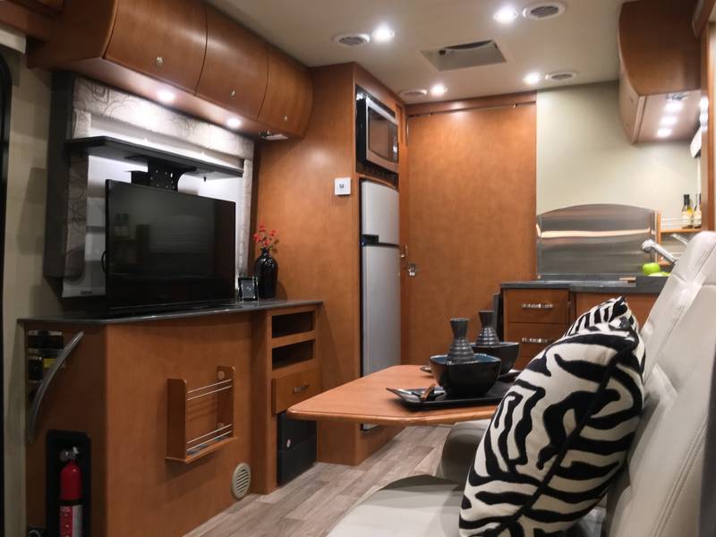 2015 Leisure Travel Vans 24MB, Class B RV For Sale in Gilbert, Arizona