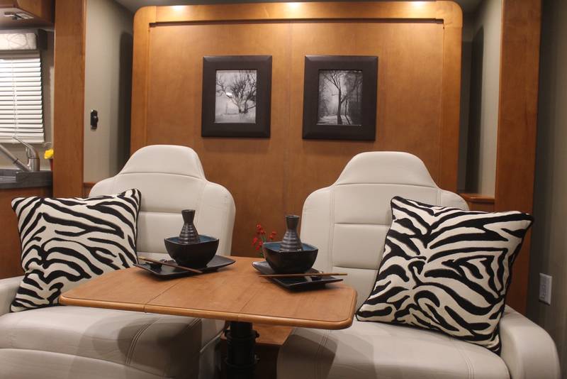 2015 Leisure Travel Vans 24MB, Class B RV For Sale in Gilbert, Arizona