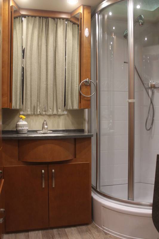 2015 Leisure Travel Vans 24MB, Class B RV For Sale in Gilbert, Arizona
