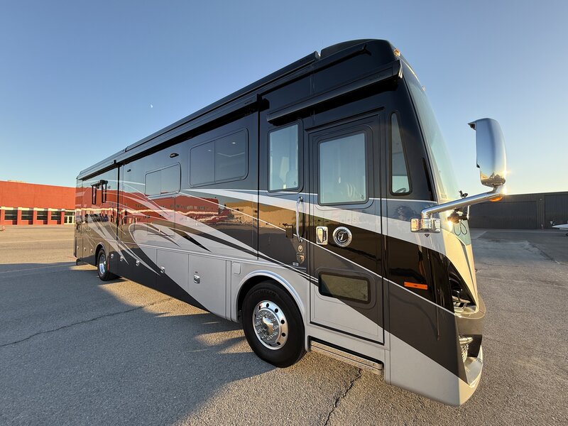 2022 Tiffin Phaeton 40 IH