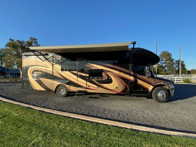 Used 2016 Jayco Seneca 37FK for Sale by Owner in Hermiston, Oregon RVT