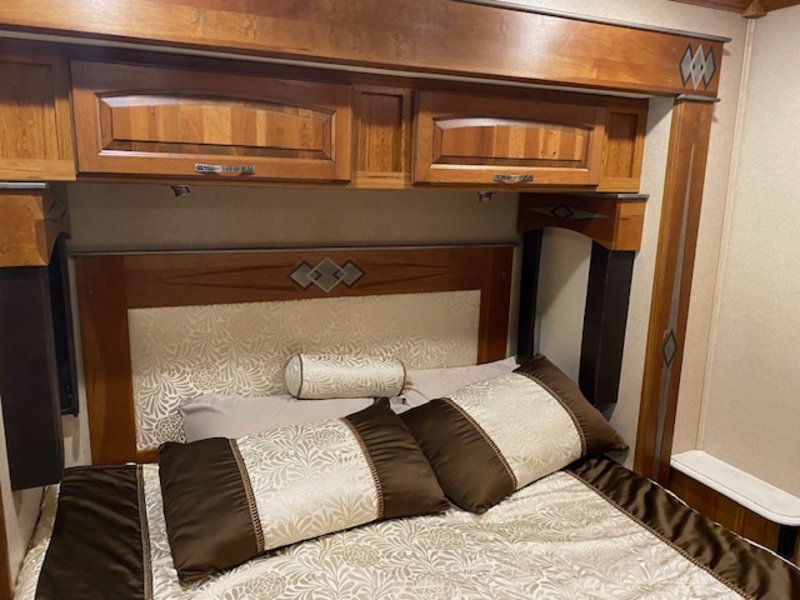 Used 2016 Jayco Seneca 37FK for Sale by Owner in Hermiston, Oregon RVT