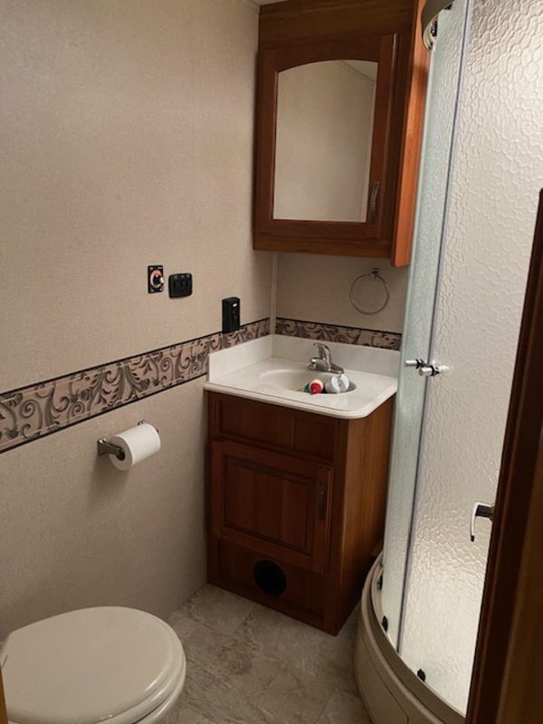 Used 2016 Jayco Seneca 37FK for Sale by Owner in Hermiston, Oregon RVT