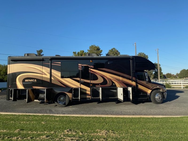 Used 2016 Jayco Seneca 37FK for Sale by Owner in Hermiston, Oregon RVT