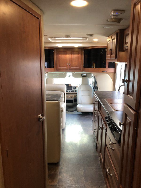 2013 Winnebago Cambria 27K, Class C RV For Sale By Owner in Olympia