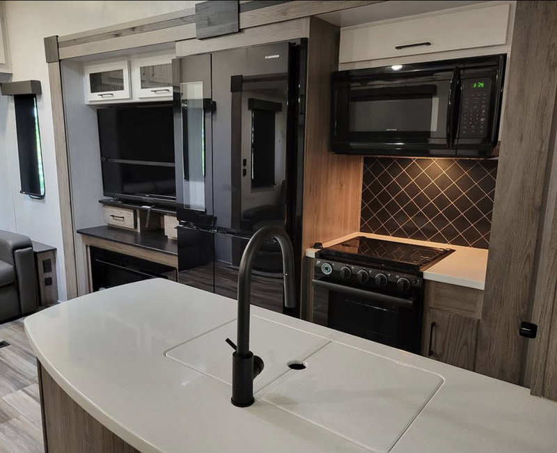 Used 2021 Heartland Milestone 377MB for Sale by Owner in Covington