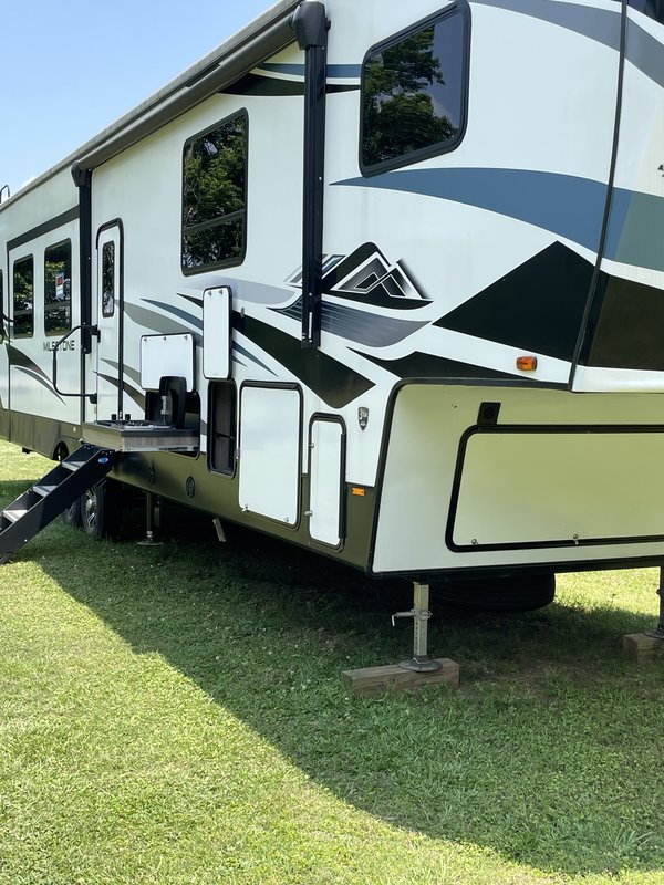 Used 2021 Heartland Milestone 377MB for Sale by Owner in Covington