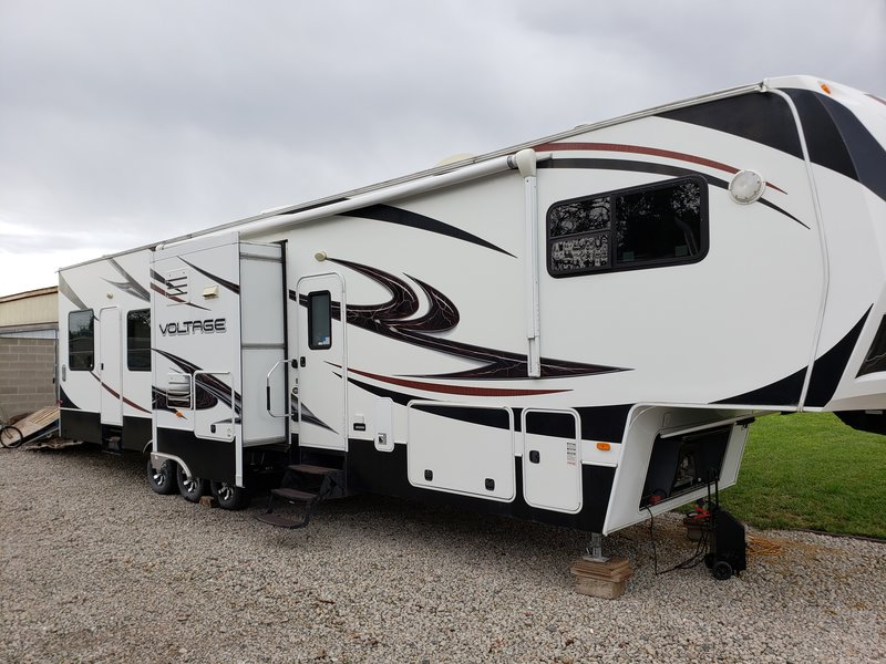 2011 Dutchmen Voltage V3900, Toy Haulers 5th Wheels RV For Sale By