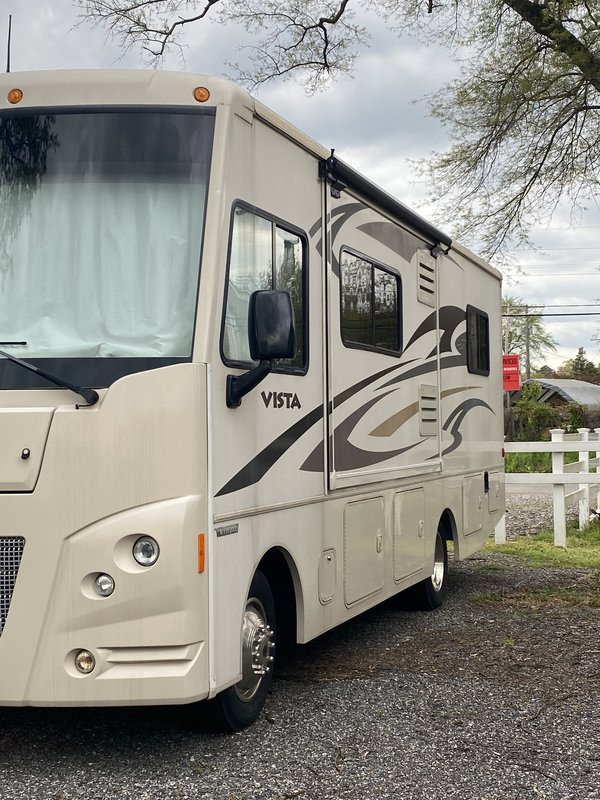 2014 Winnebago Vista 26HE, Class A Gas RV For Sale By Owner in