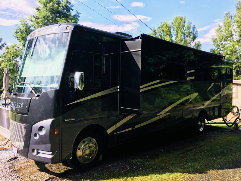 2017 Winnebago Sunstar LX 35F, Class A Gas RV For Sale By Owner in
