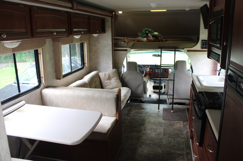 2013 Winnebago Chalet WF231CR, Class C RV For Sale By Owner in Pittsburgh, Pennsylvania RVT