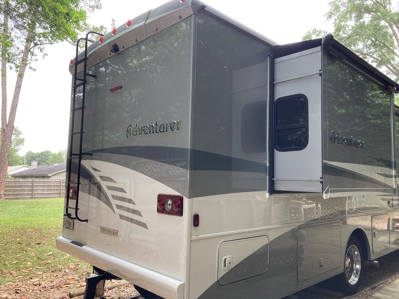2019 Winnebago Adventurer 35F, Class A Gas RV For Sale By Owner in