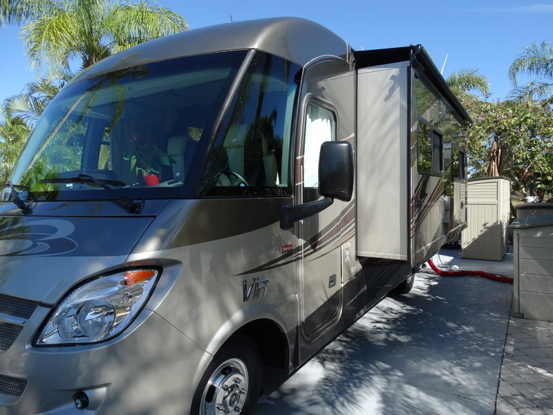 2013 Winnebago Via 25R, Class A Diesel RV For Sale By Owner in