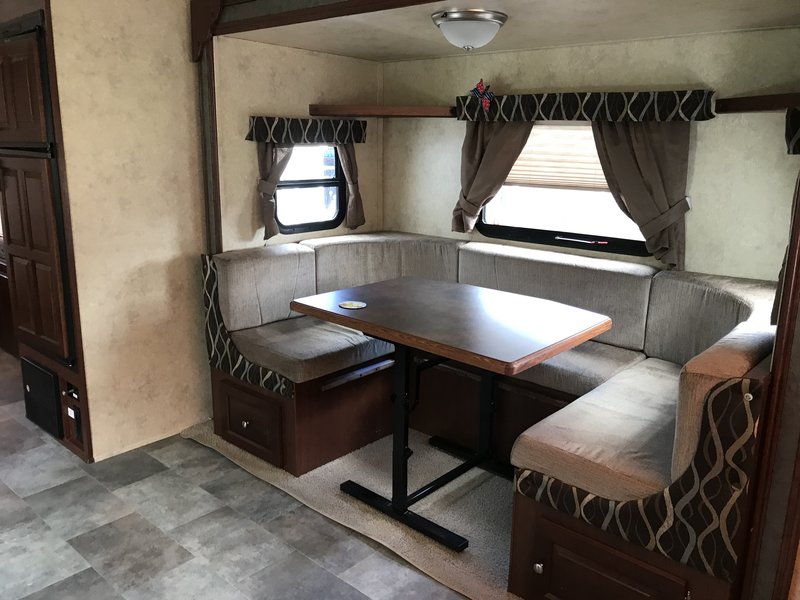 2014 Forest River Flagstaff Shamrock 233S, Travel Trailers Hybrid RV