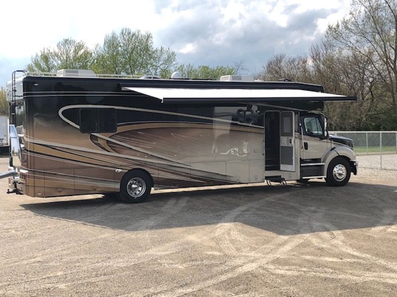 2014 Show Hauler 30, Class C RV For Sale in Brookville, Ohio