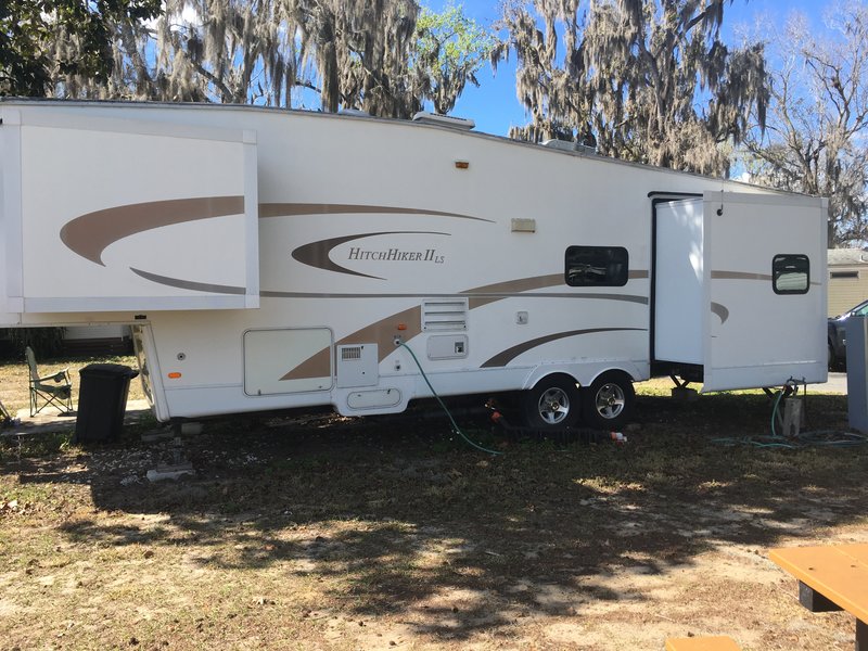 2006 NuWa Hitchhiker II LS 34.5 RLTG LS, 5th Wheels RV For Sale By