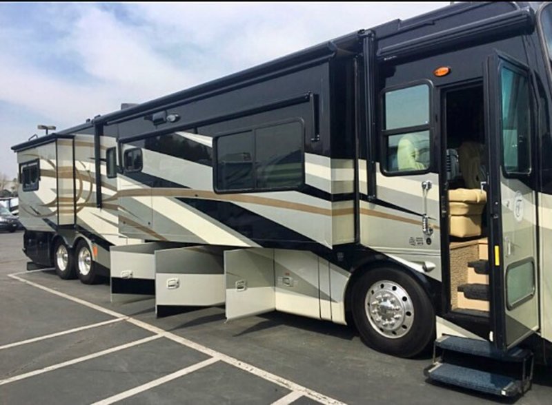 2010 Tiffin Allegro Bus 43QRP, Class A Diesel RV For Sale By Owner in