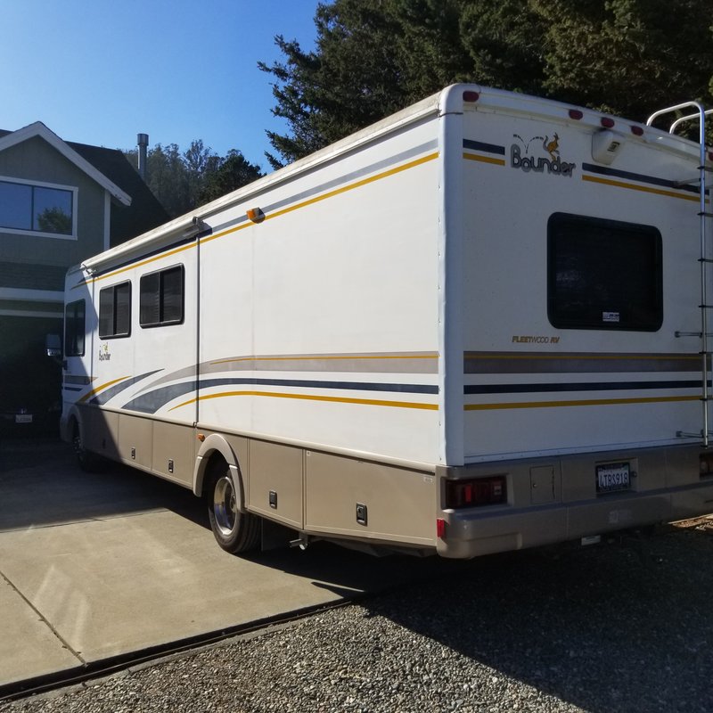 2001 Fleetwood Bounder 31W, Class A Gas RV For Sale By Owner in