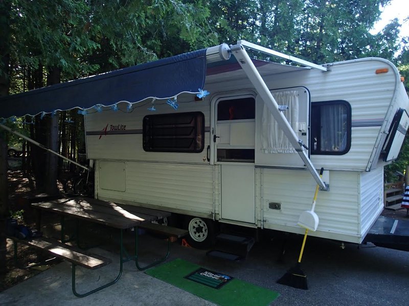 1999 HiLo Trailer Co. TOWLITE 21TD, Travel Trailers RV For Sale By