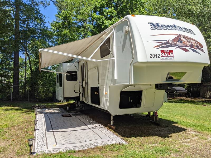 2009 Keystone Montana 3400RL Arctic Package Limited edition, 5th Wheels