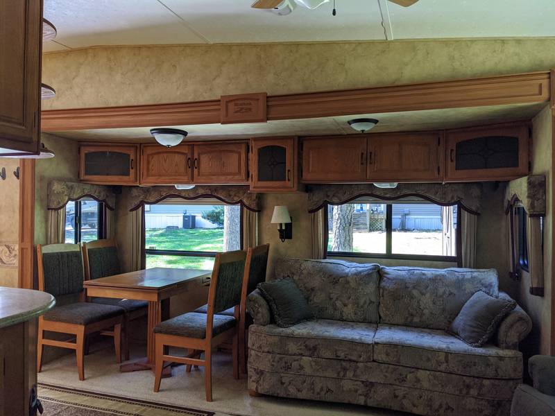 2009 Keystone Montana 3400RL Arctic Package Limited edition, 5th Wheels