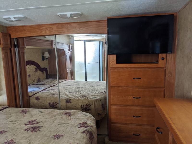 2009 Keystone Montana 3400RL Arctic Package Limited edition, 5th Wheels