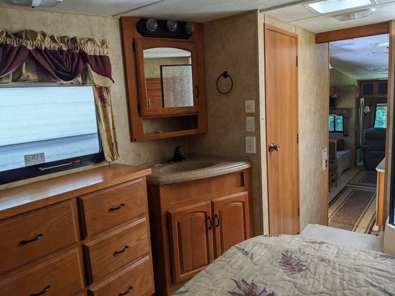 2009 Keystone Montana 3400RL Arctic Package Limited edition, 5th Wheels