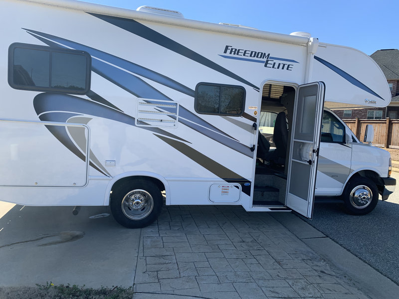 2021 Thor Motor Coach Freedom Elite 22HE, Class C RV For Sale By Owner