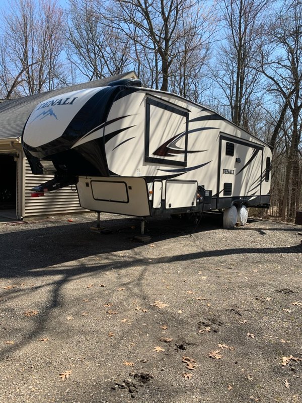 2017 Dutchmen Denali 307RLS, 5th Wheels RV For Sale By Owner in