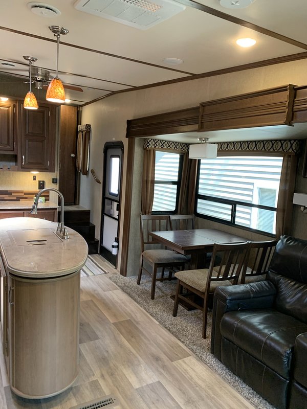 2017 Dutchmen Denali 307RLS, 5th Wheels RV For Sale By Owner in