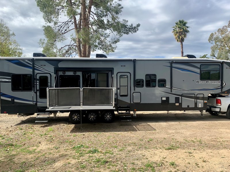 2016 Heartland Road Warrior 427 RW, Toy Haulers 5th Wheels RV For Sale By Owner in Temecula