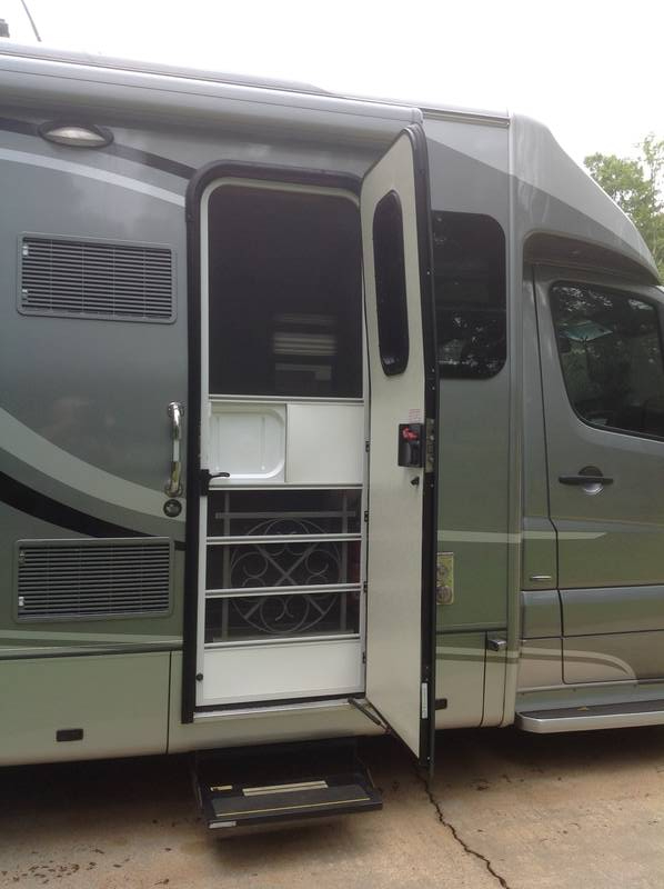 2013 Leisure Travel Vans Unity Twin Bed, Class C RV For Sale By Owner