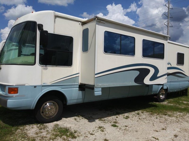 2001 National RV Dolphin 5330, Class A Gas RV For Sale By Owner in