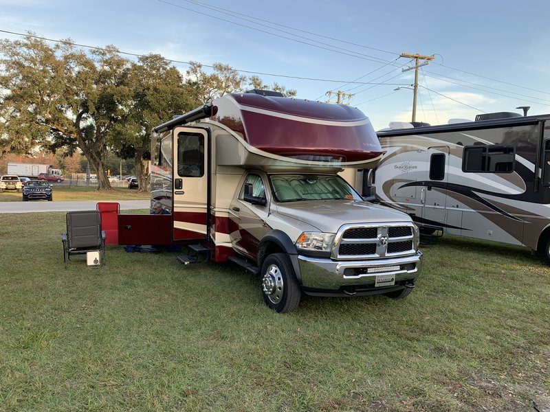 2019 Dynamax Isata 5 30FW, Class C RV For Sale By Owner in Jacksonville