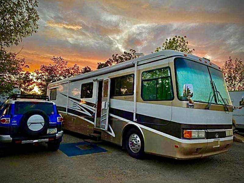 1999 Monaco Dynasty Country Club Signature, Class A Diesel RV For