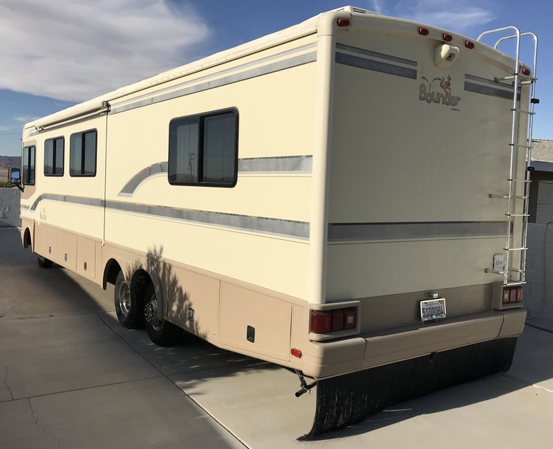 1997 Fleetwood Bounder 35, Class A Gas RV For Sale By Owner in