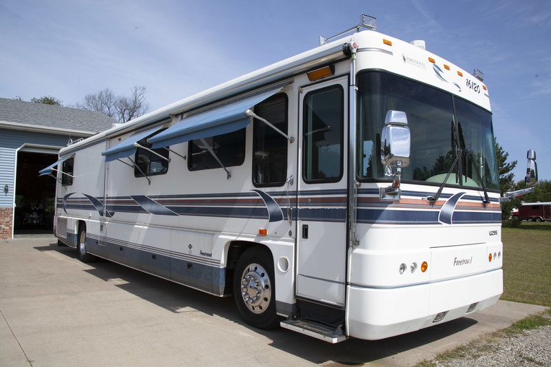 1997 Foretravel Motorcoach Unicoach 4000 U295, Class A Diesel RV For