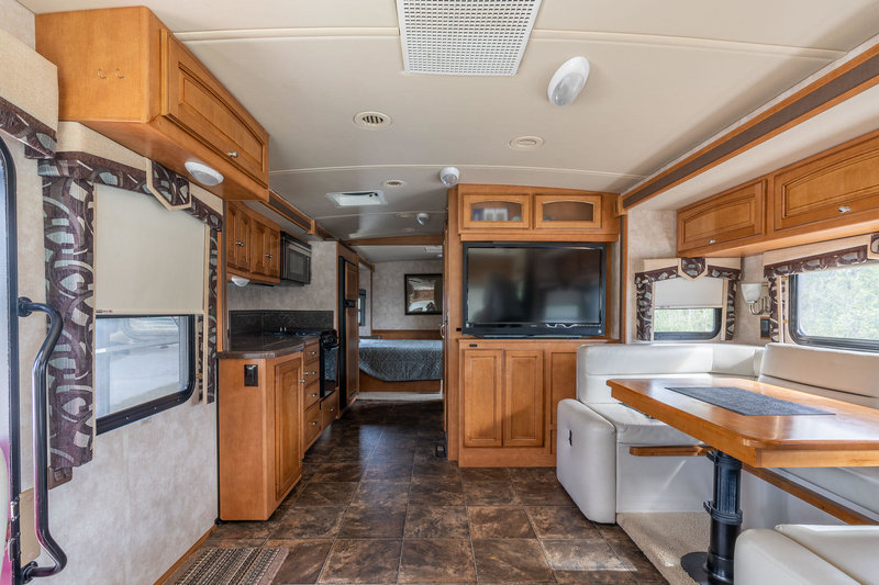 2012 Winnebago Sightseer 30a Class A Gas Rv For Sale By Owner