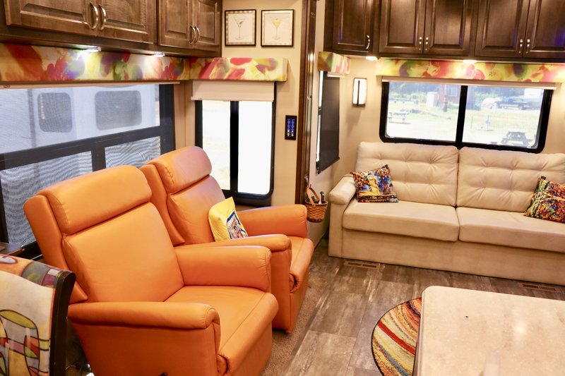 2018 Augusta RV Luxe Elite 42RL, 5th Wheels RV For Sale By Owner in