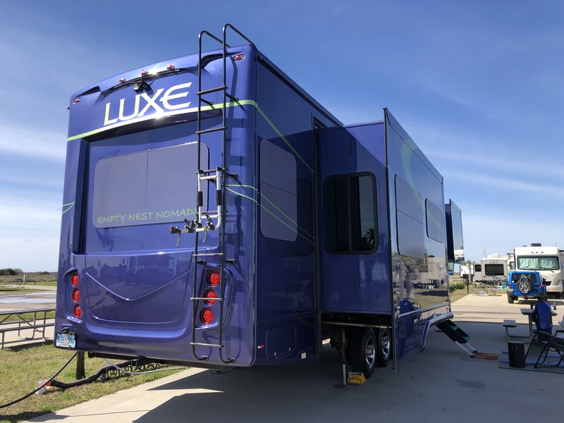 2018 Augusta RV Luxe Elite 42RL, 5th Wheels RV For Sale By Owner in Daytona Beach, Florida RVT