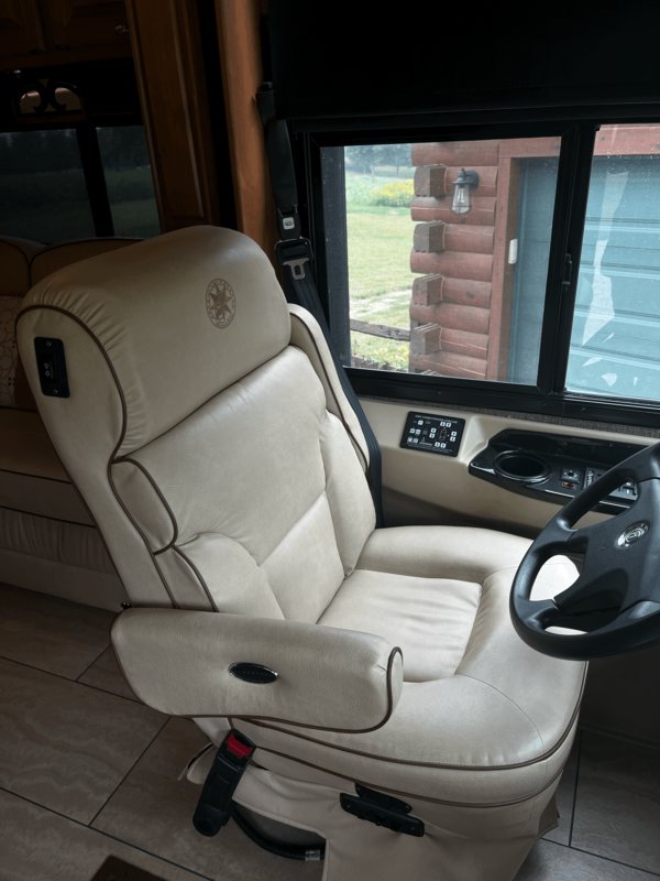 Used 2017 Tiffin Allegro Breeze 31BR for Sale by Owner in Secor