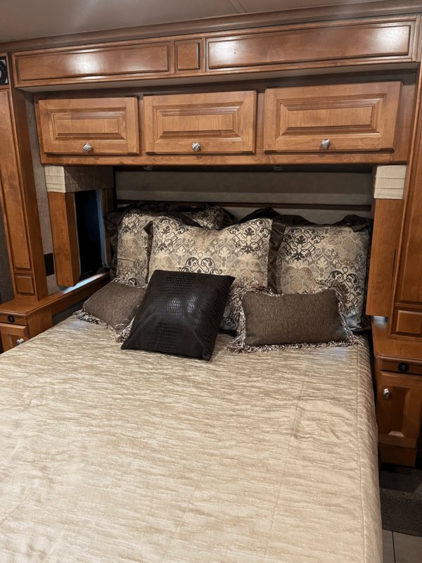Used 2017 Tiffin Allegro Breeze 31BR for Sale by Owner in Secor