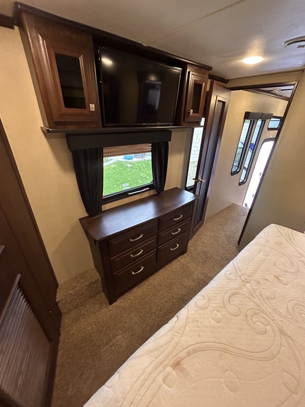 2014 Dutchmen Voltage Epic 3990 SERIES, Toy Haulers 5th Wheels RV For
