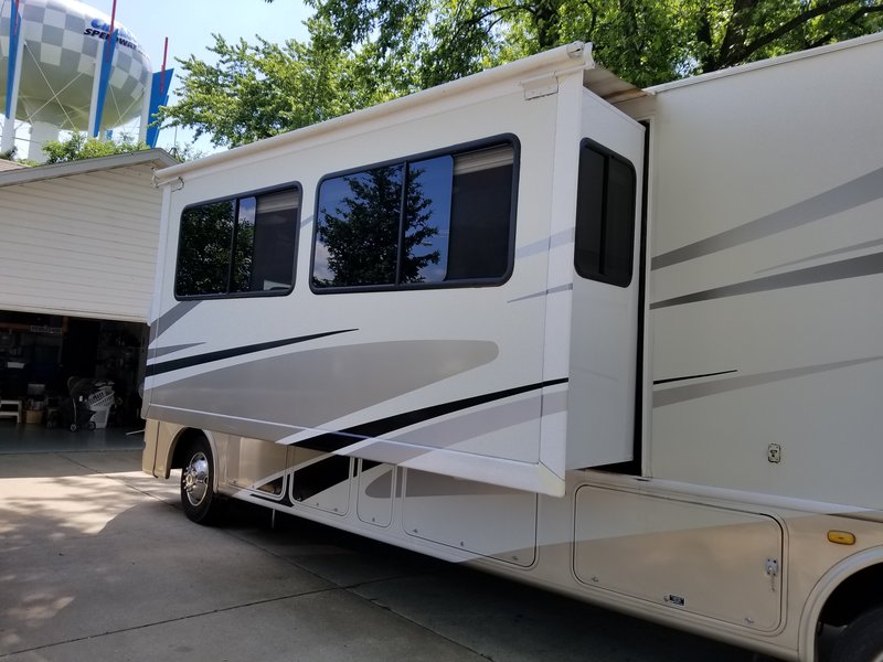 2007 Four Winds Hurricane 34B, Class A Gas RV For Sale By Owner in