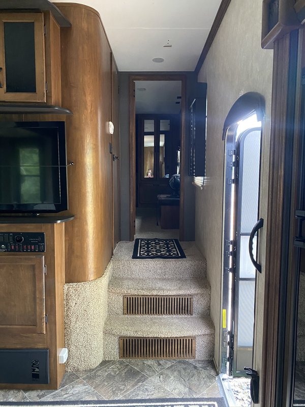 2014 Keystone Carbon 377, Toy Haulers 5th Wheels RV For Sale By Owner in Youngsville, North